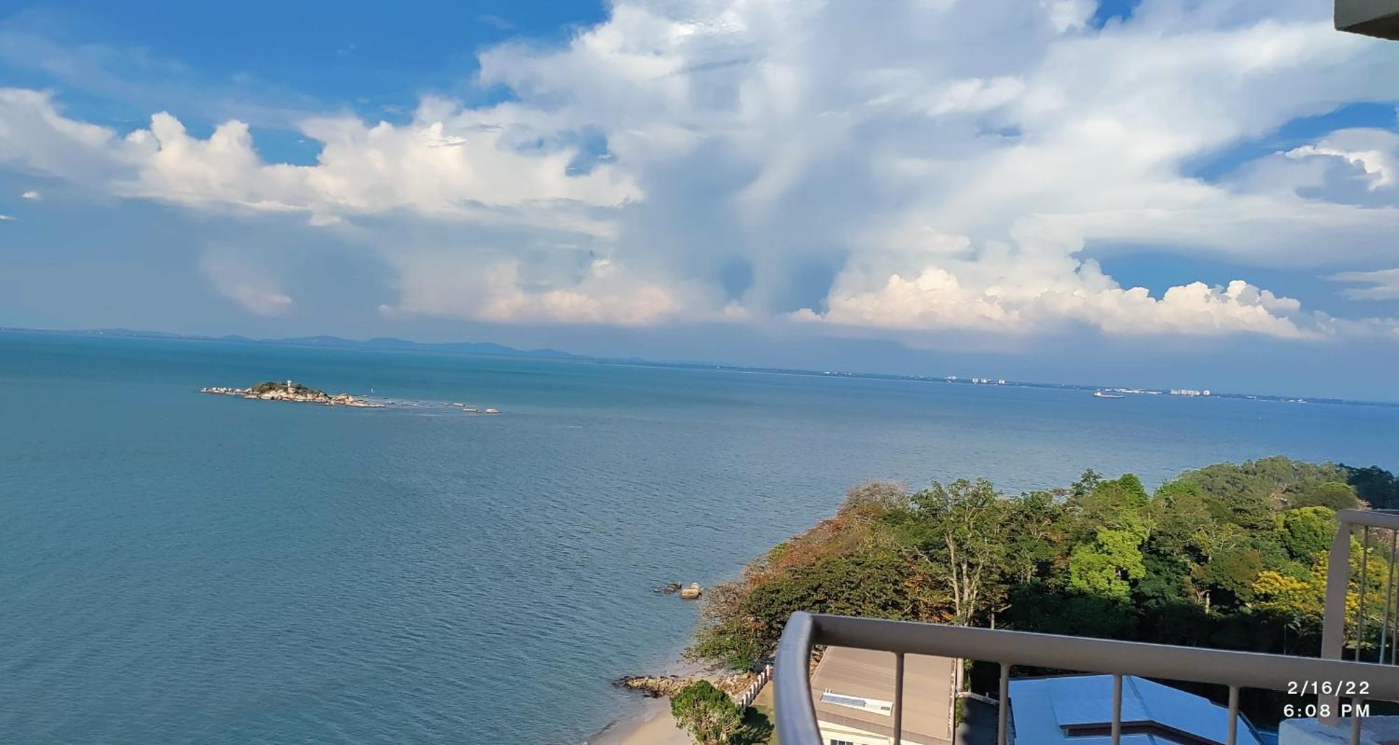 Rainbow Paradise With In Tanjung Bungah Apartment